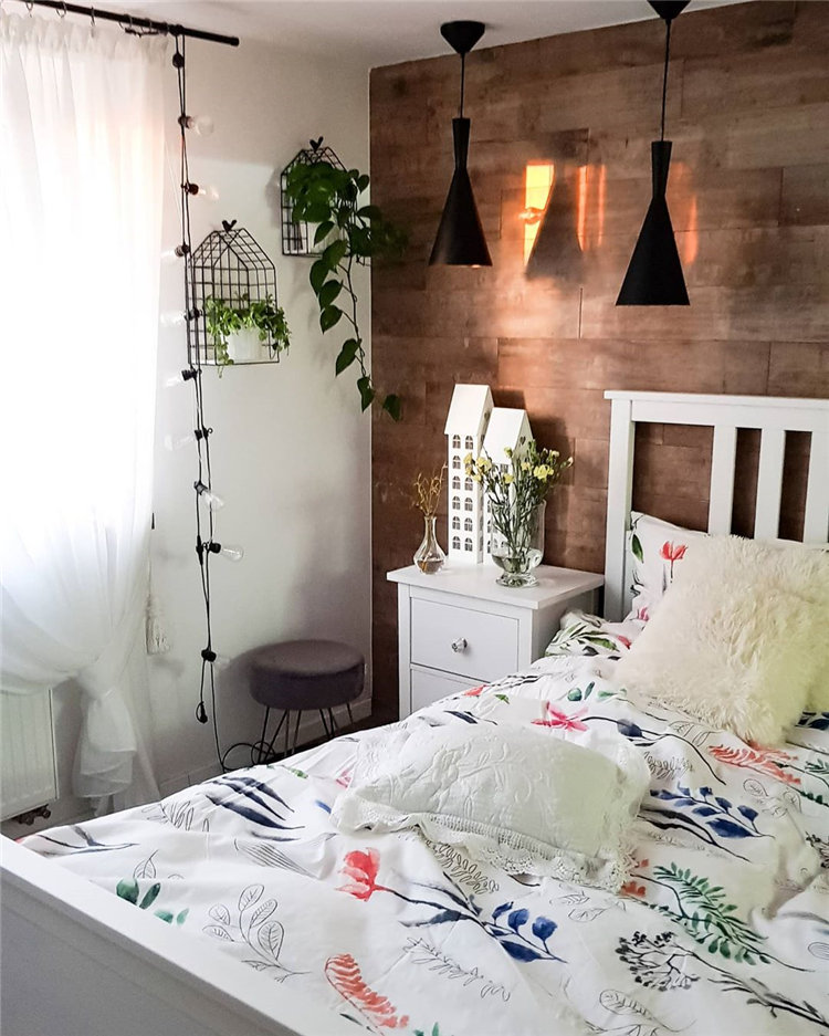 Small bedroom decor ideas space saving, include modern design, rustic ideas and more. If you want to try small bedroom decor, you can browse our website from time to time. #bedroomdecor #smallbedroom #bedroomideas #homedecor