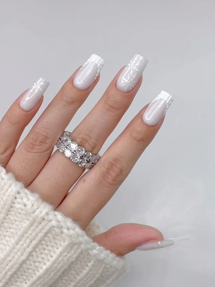 35+ White Nail Designs Perfect for Winter Season