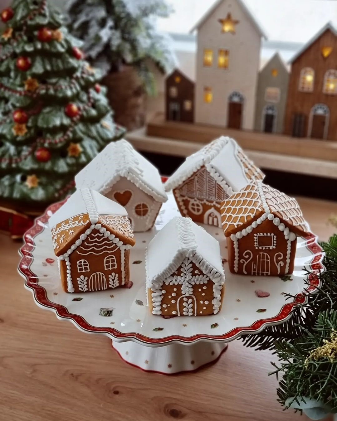 30 Cute and Easy Gingerbread House Ideas