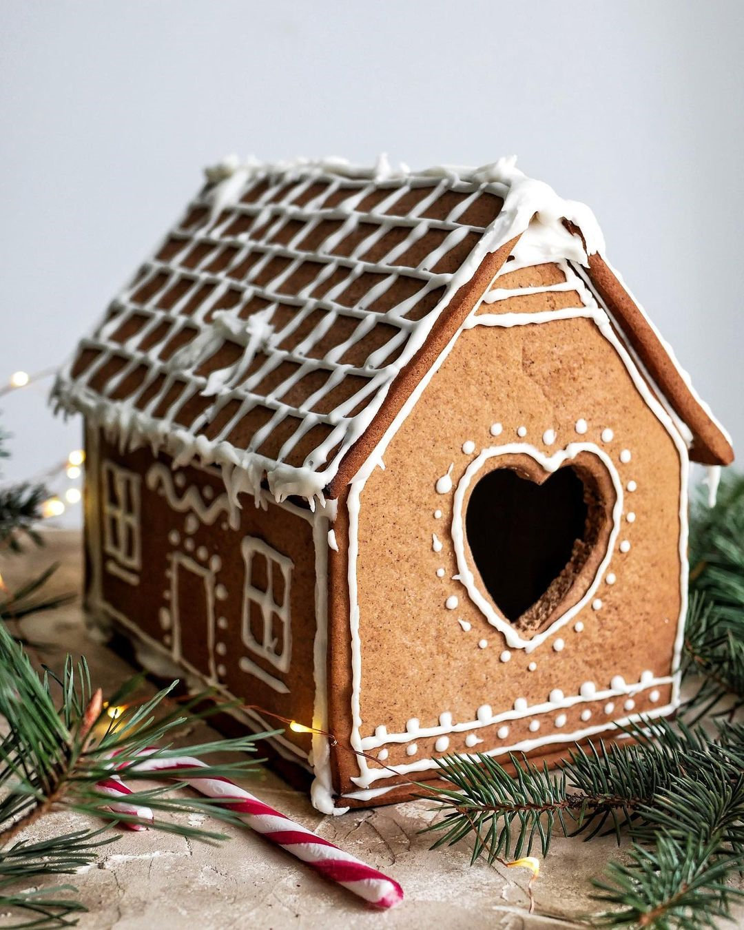 30 Cute and Easy Gingerbread House Ideas