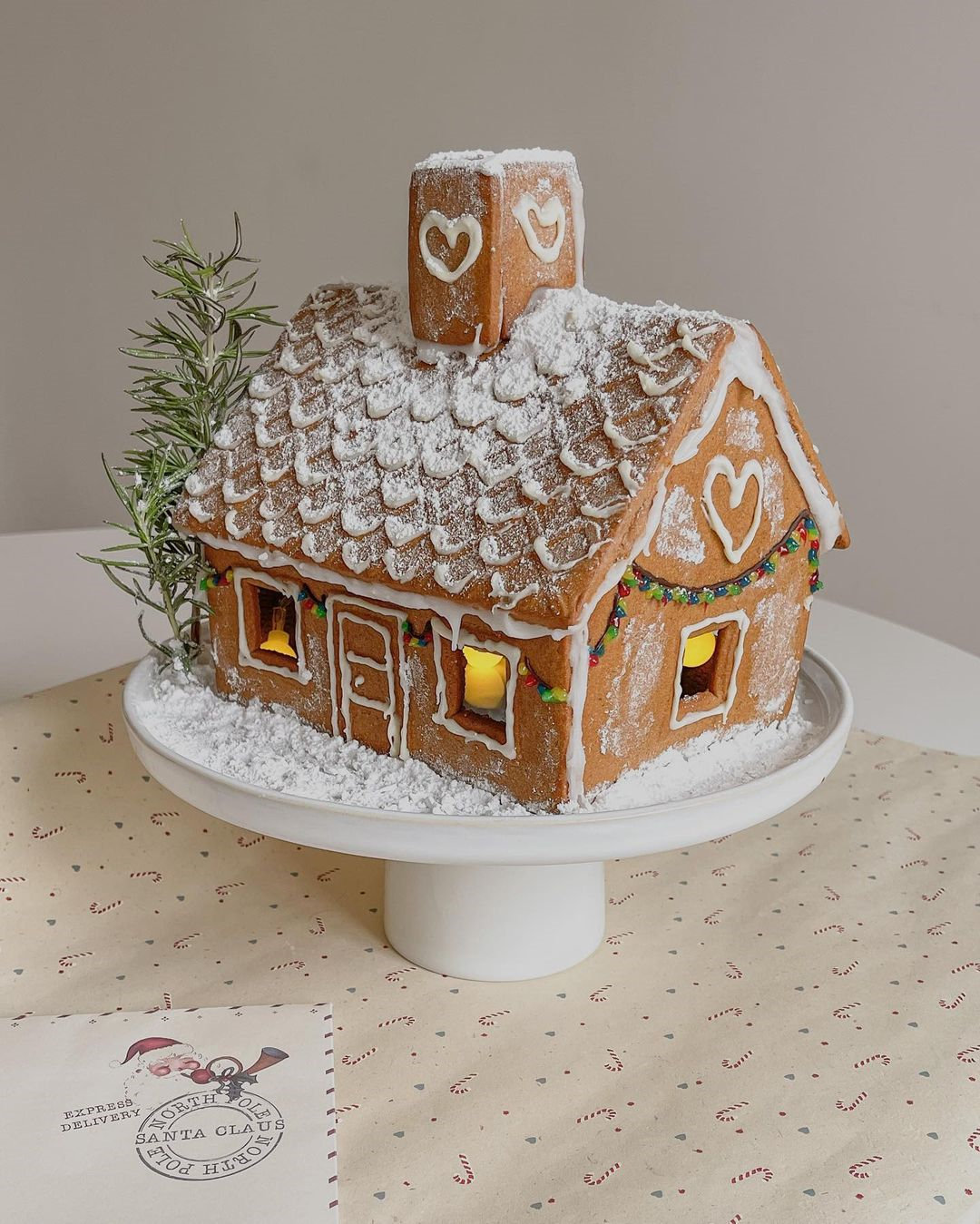 30 Cute and Easy Gingerbread House Ideas