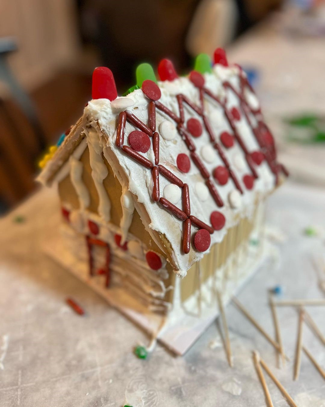 30 Cute and Easy Gingerbread House Ideas