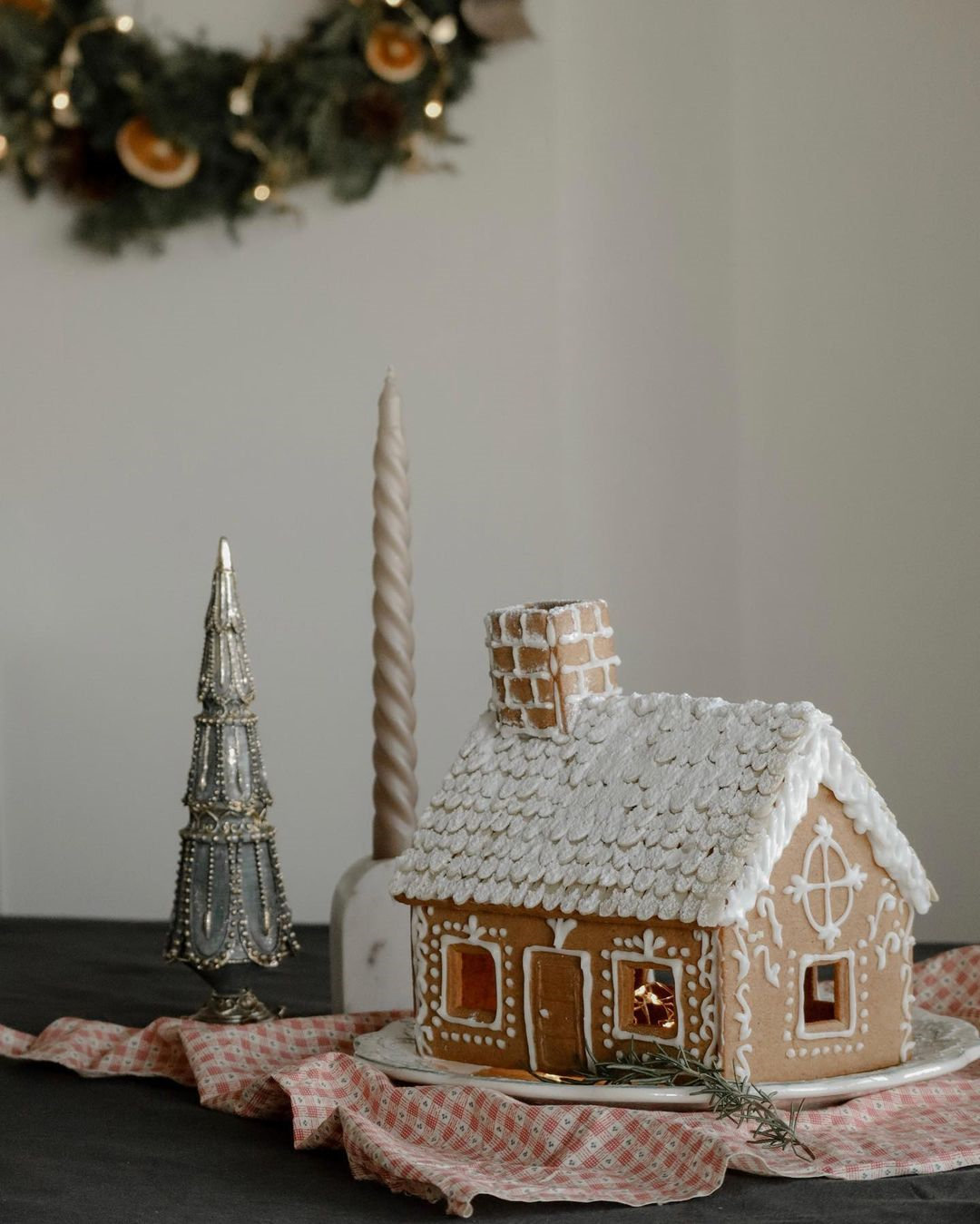 30 Cute and Easy Gingerbread House Ideas