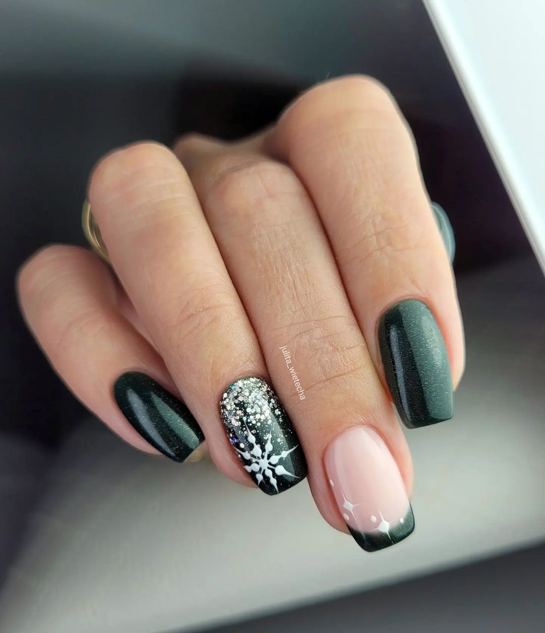 35 Best New Year's Nails Ideas and Designs to Try for 2023