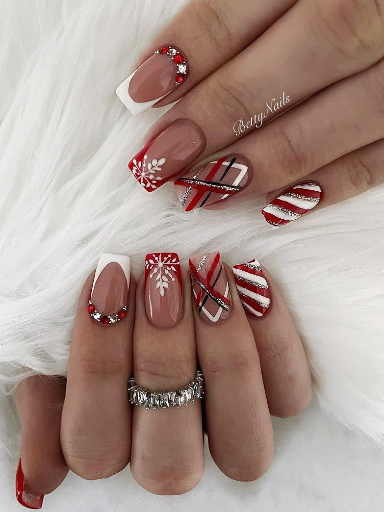 35 Best New Year's Nails Ideas and Designs to Try for 2023