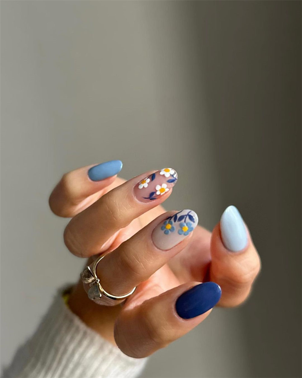 cute and simple Spring nail art ideas and designs, Spring Nails, spring nails acrylic, Simple Spring Nails, short nails, #springnails #nailart #manicure #naildesigns