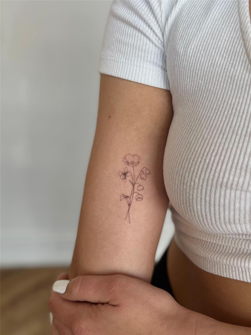 small tattoo for women, small tattoos with meaning, simple small tattoos for women, cute small tattoo ideas, #smalltattoos simpletattoos #tattoosforwomen