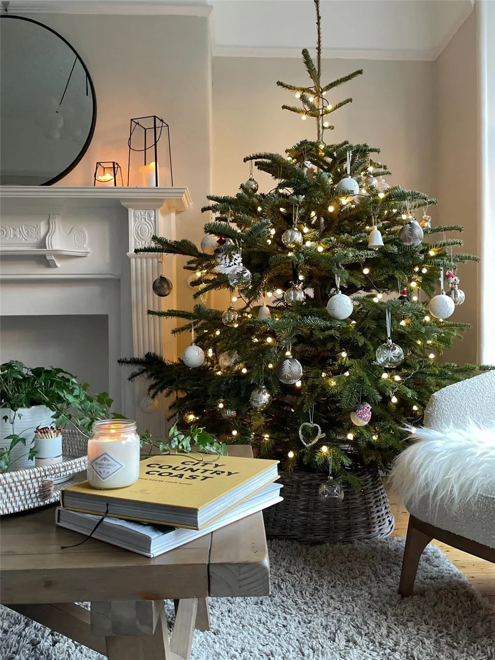 Festive Christmas Tree Decorating Ideas