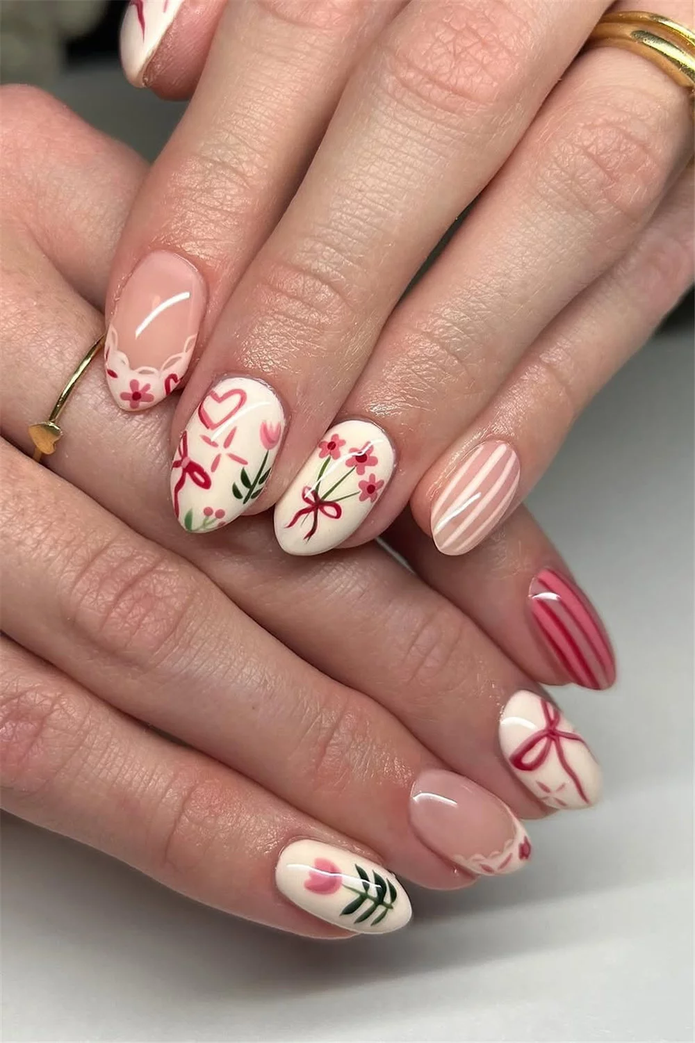 30+ Cute and Sweet Valentine’s Day Nail Designs