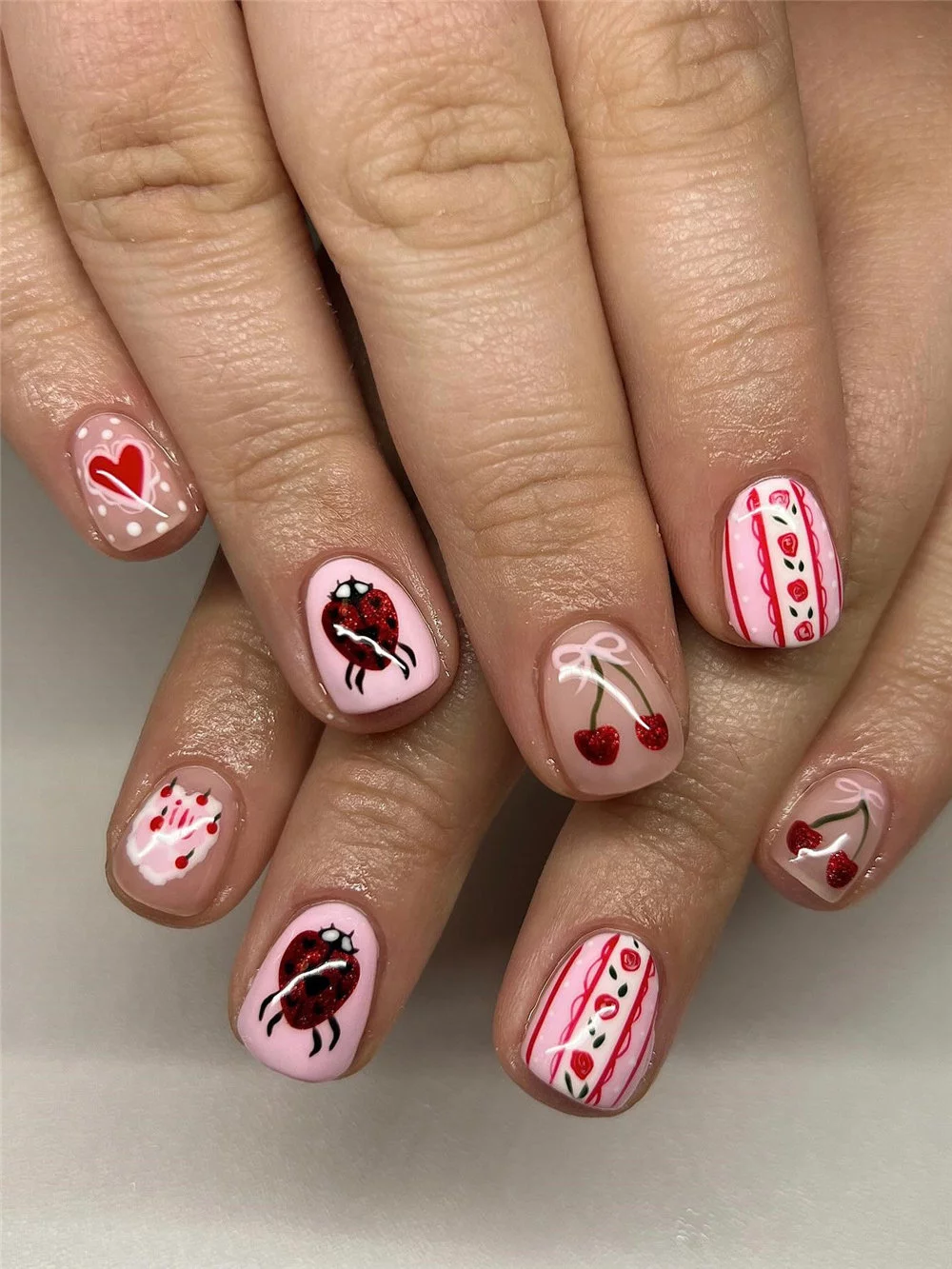 30+ Cute and Sweet Valentine’s Day Nail Designs