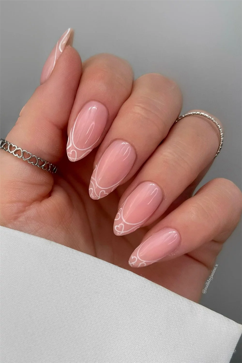 30+ Cute and Sweet Valentine’s Day Nail Designs