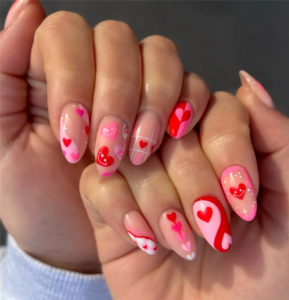 30+ Cute and Sweet Valentine’s Day Nail Designs