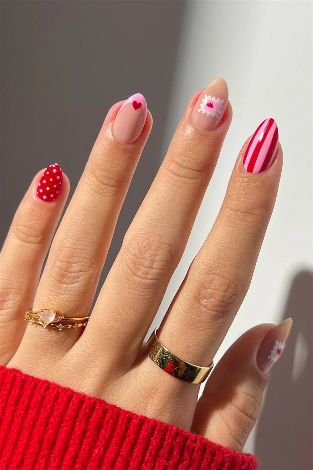 30+ Cute and Sweet Valentine’s Day Nail Designs