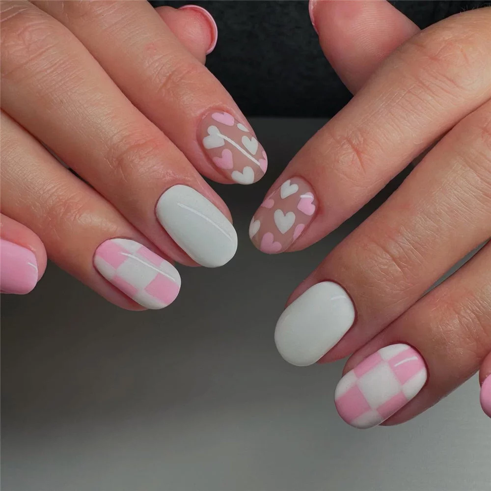 30+ Cute and Sweet Valentine’s Day Nail Designs