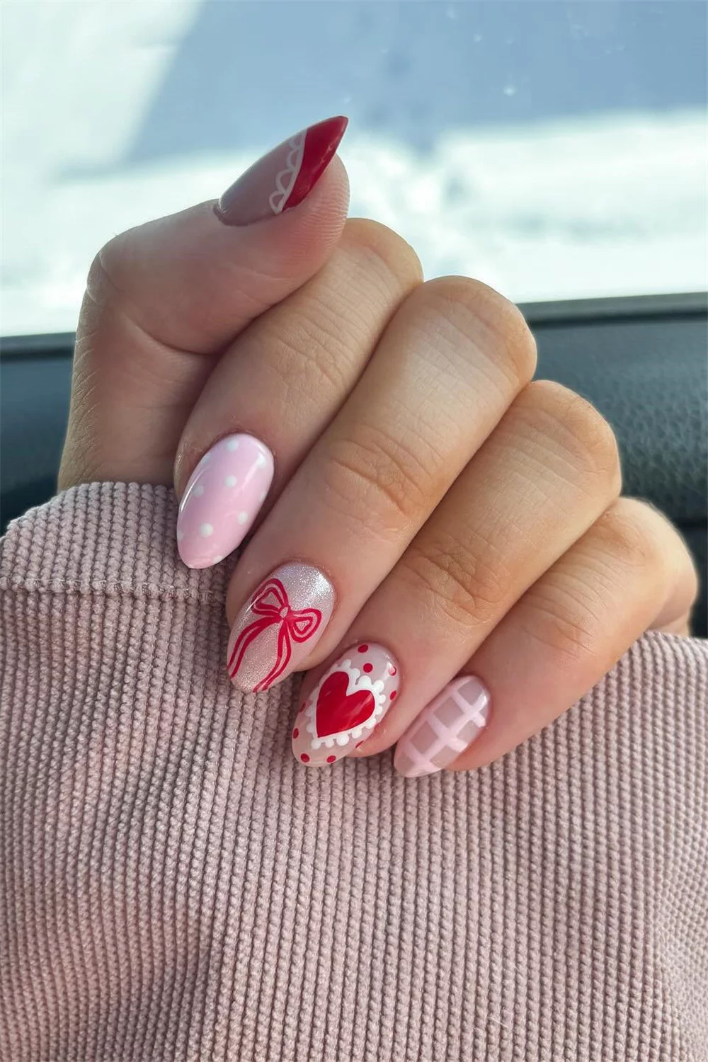 30+ Cute and Sweet Valentine’s Day Nail Designs