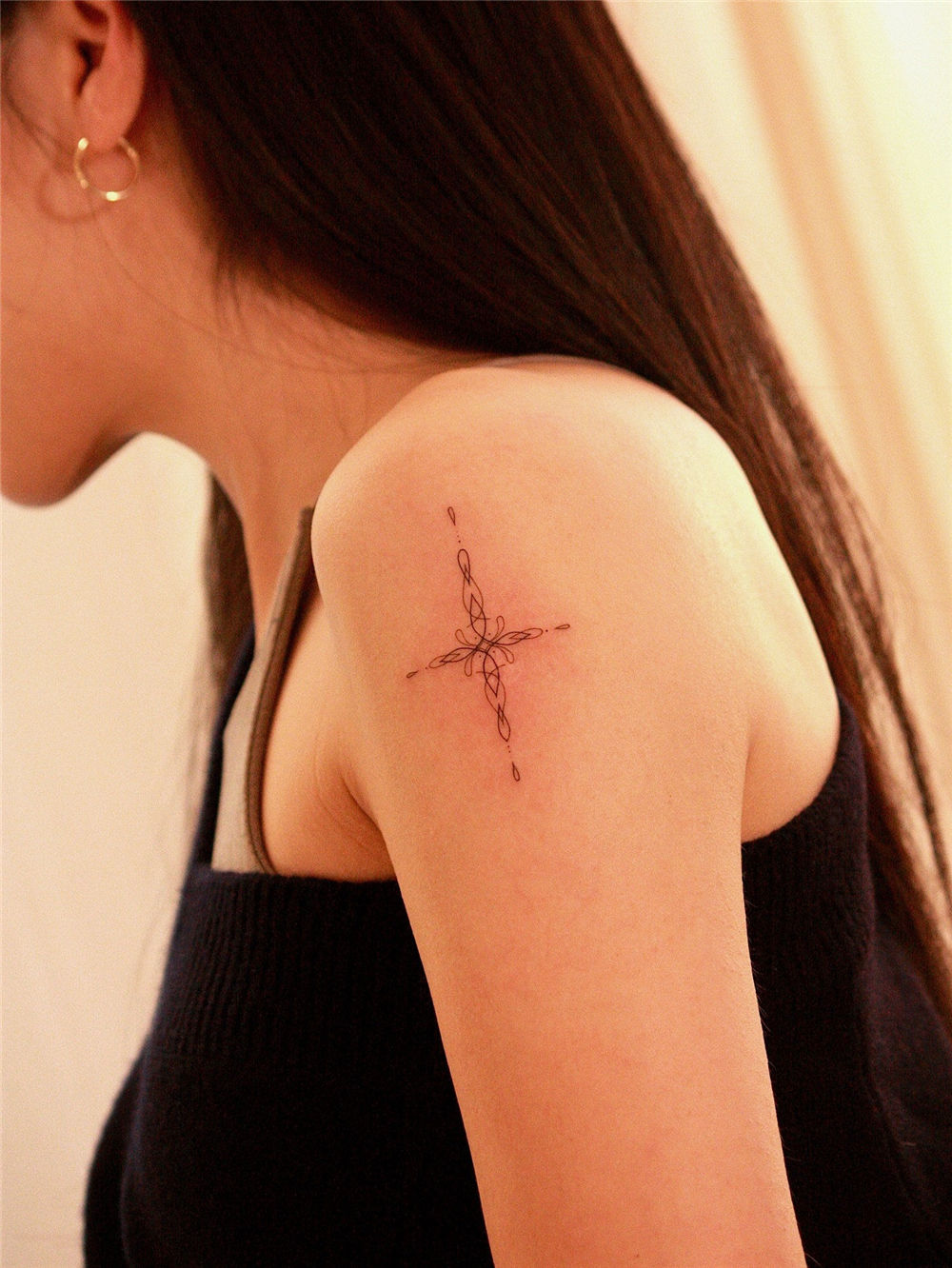 30+ Simple Fine Line Tattoo Ideas for Female