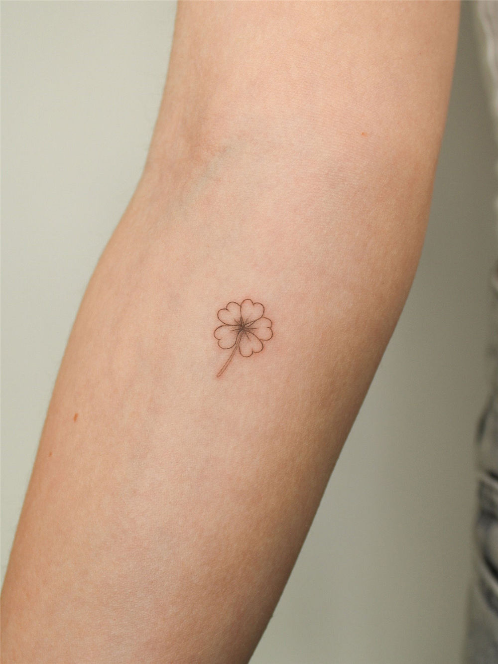 30+ Simple Fine Line Tattoo Ideas for Female
