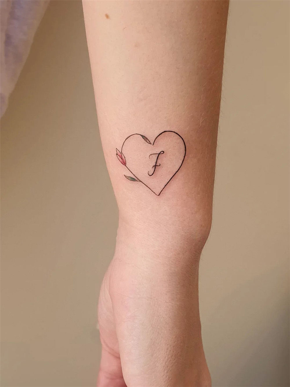 30+ Simple Fine Line Tattoo Ideas for Female