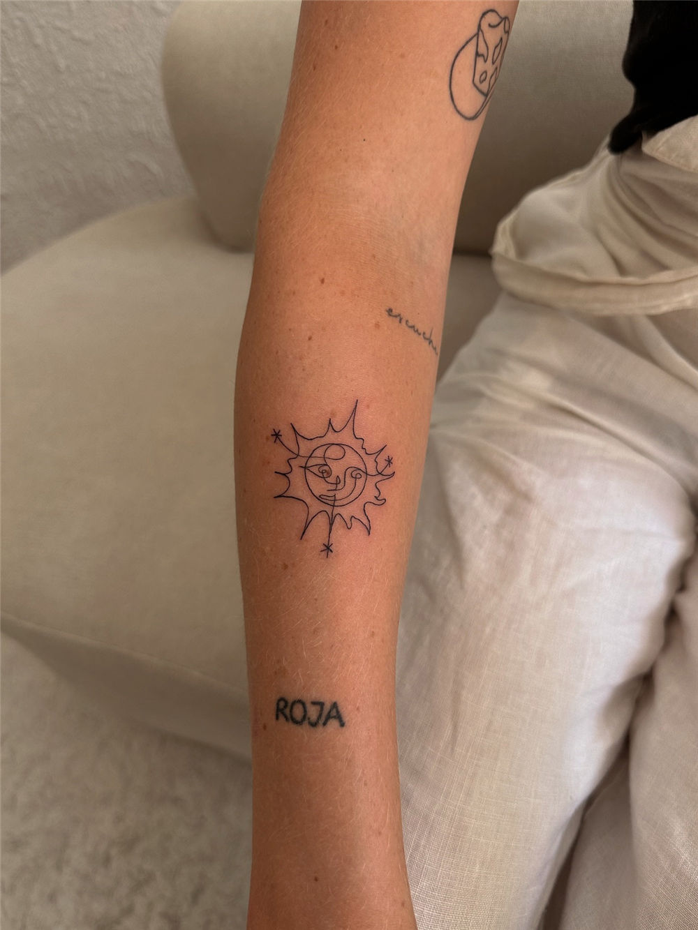 30+ Simple Fine Line Tattoo Ideas for Female