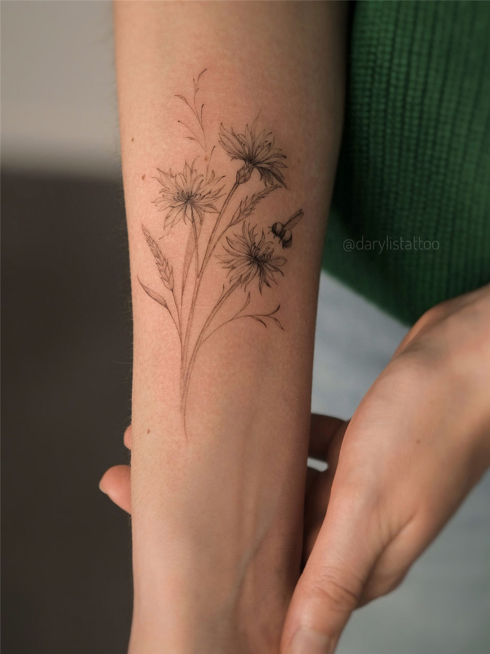 30+ Simple Fine Line Tattoo Ideas for Female