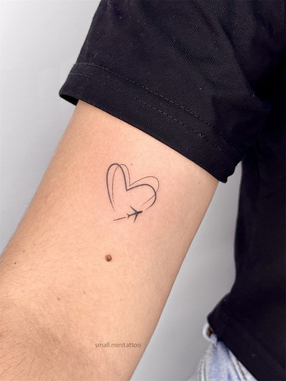 30+ Simple Fine Line Tattoo Ideas for Female