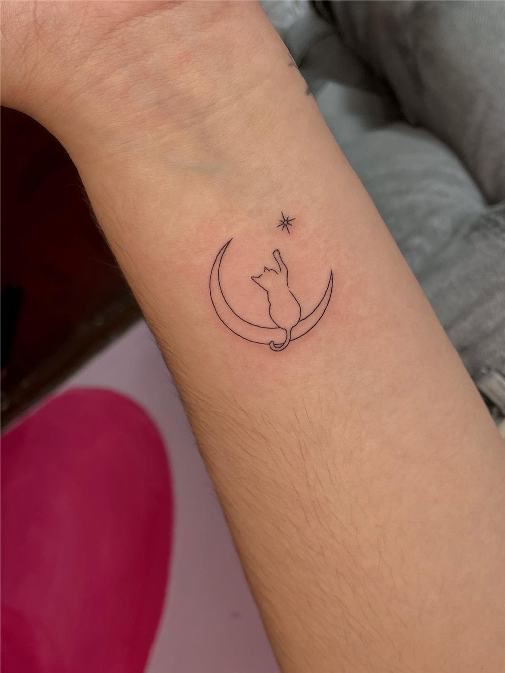 30+ Simple Fine Line Tattoo Ideas for Female