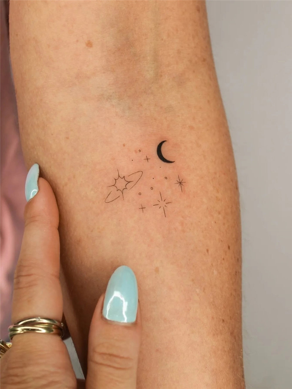 30 Simple and Small Tattoos With Meaning for Women