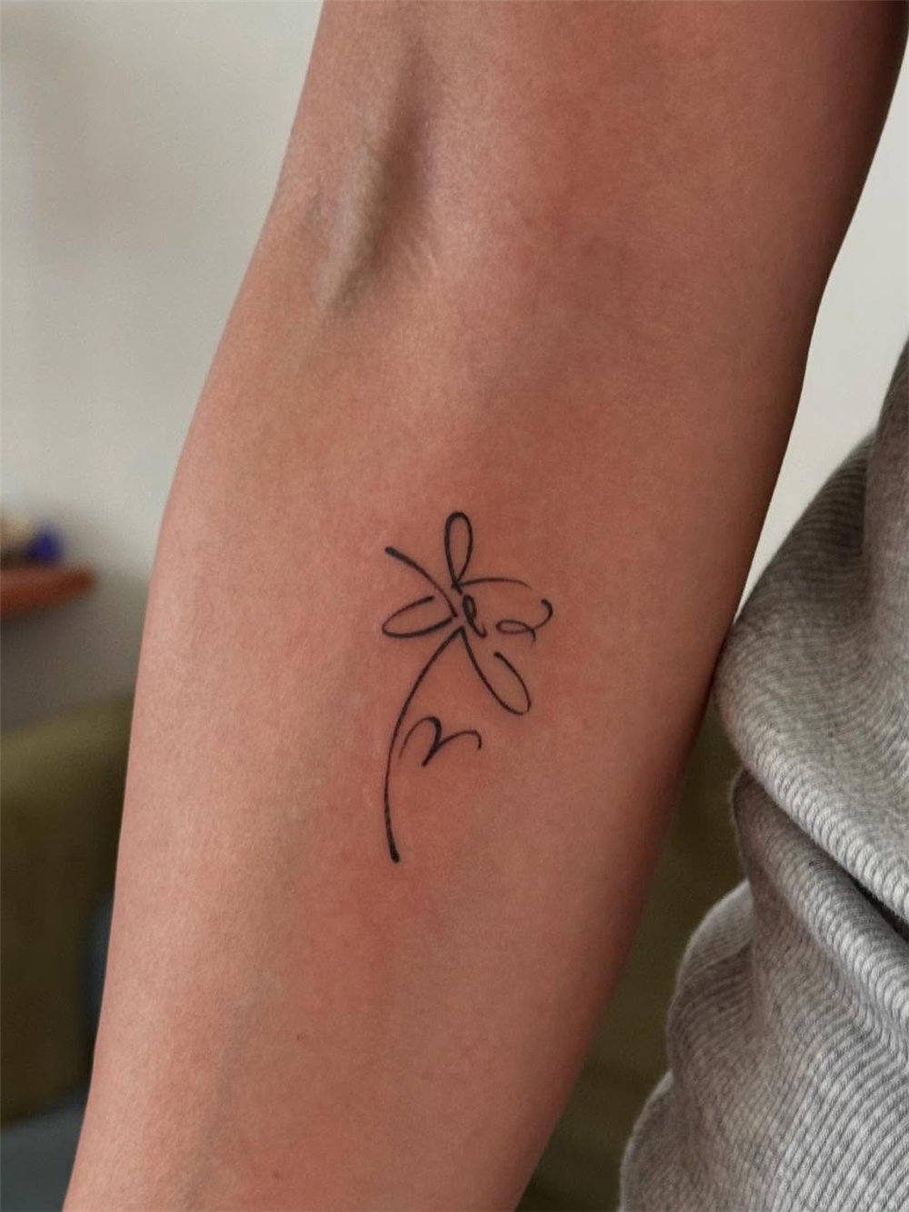 30 Simple and Small Tattoos With Meaning for Women