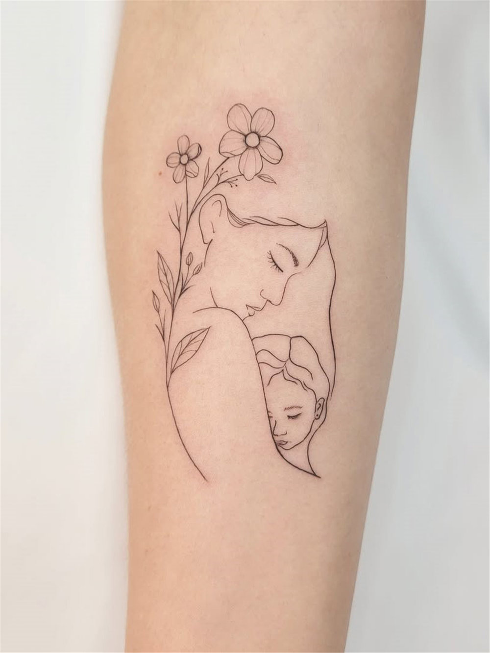 30 Simple and Small Tattoos With Meaning for Women
