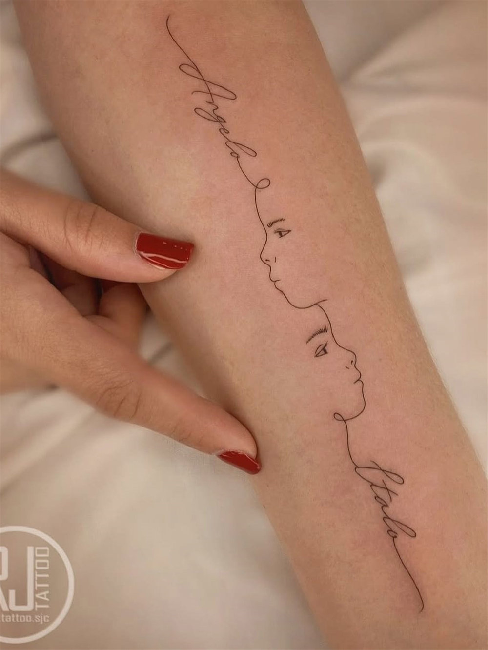 30 Simple and Small Tattoos With Meaning for Women