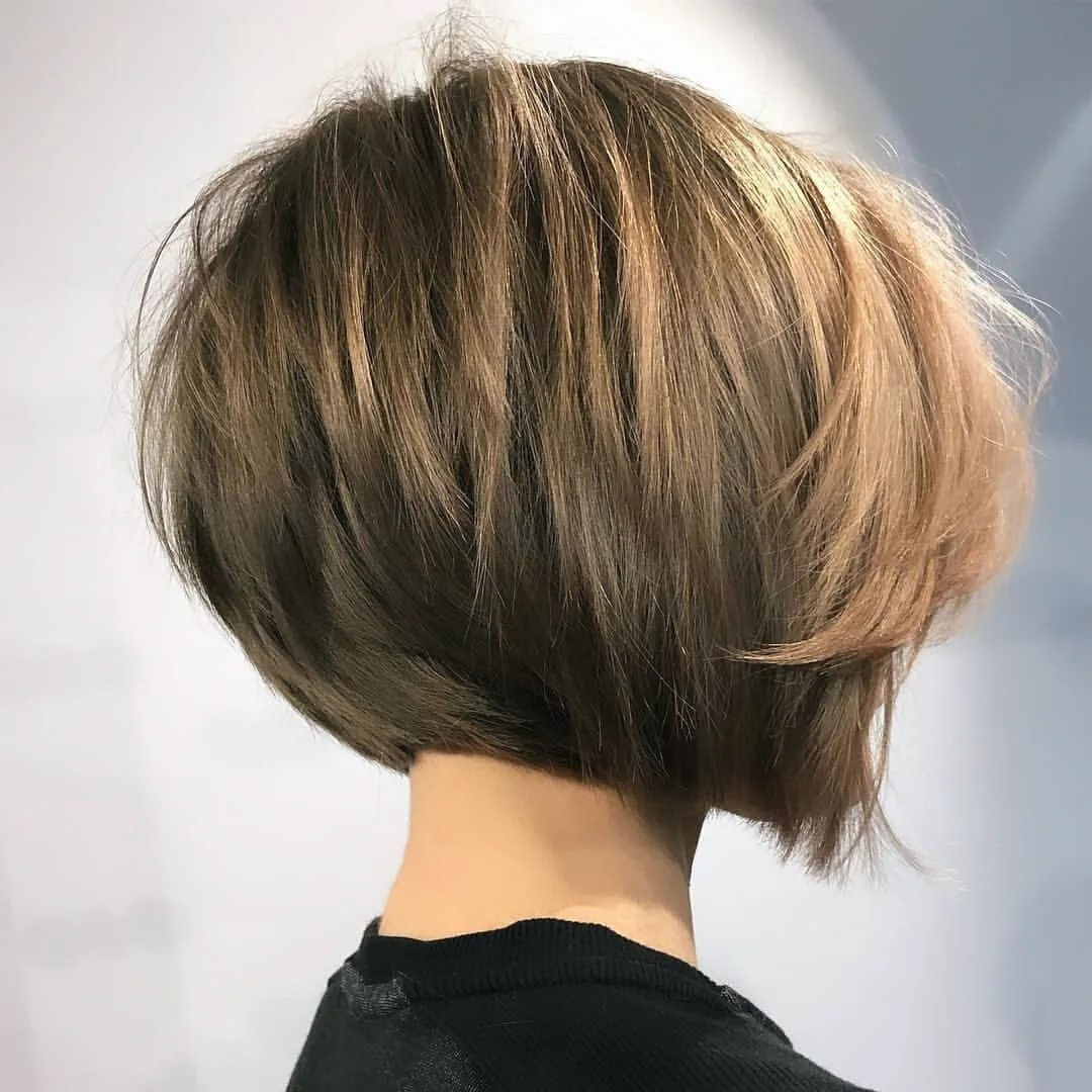 24 Trendy Short Hairstyles for Summer 2025