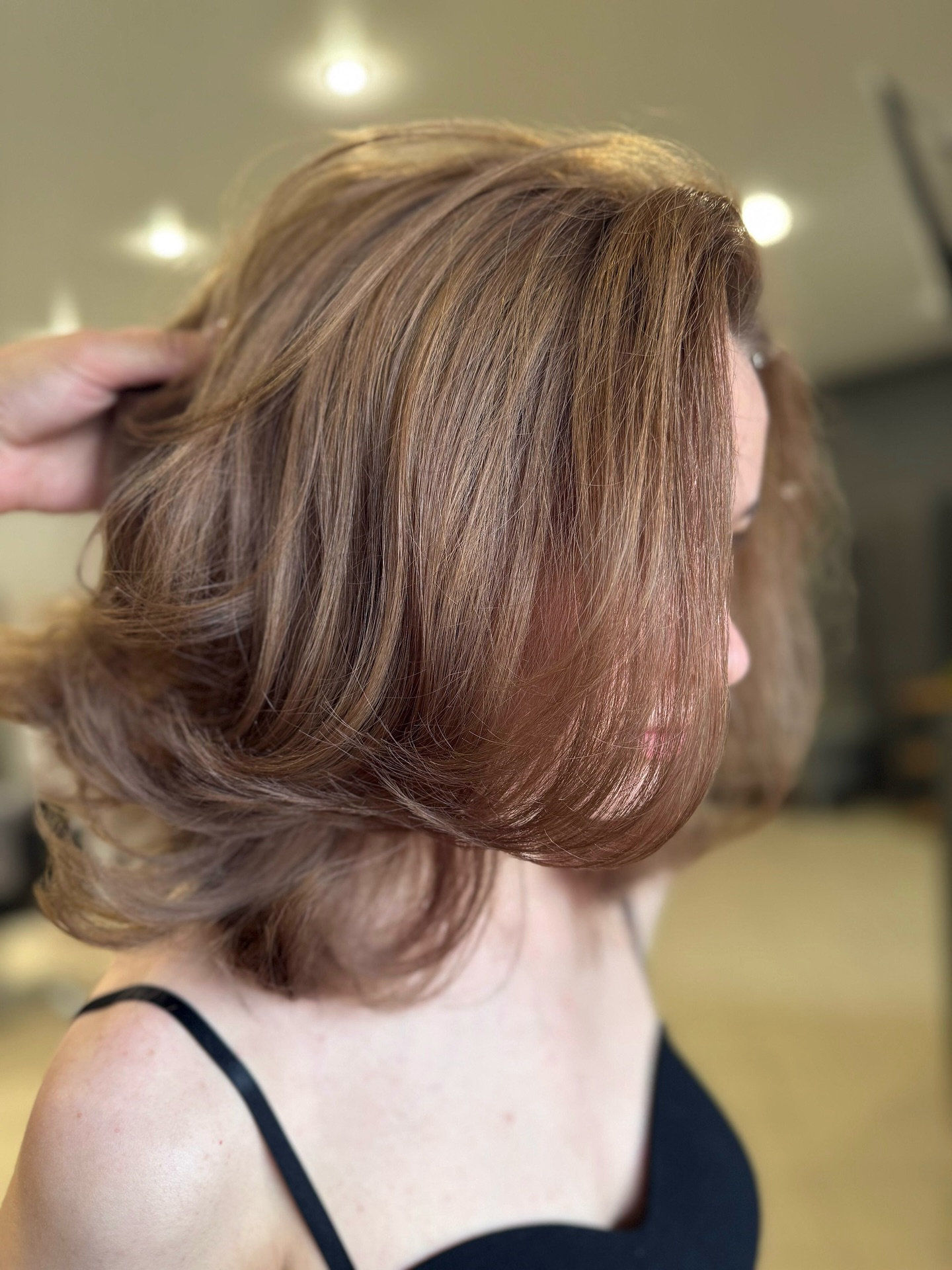 24 Trendy Short Hairstyles for Summer 2025