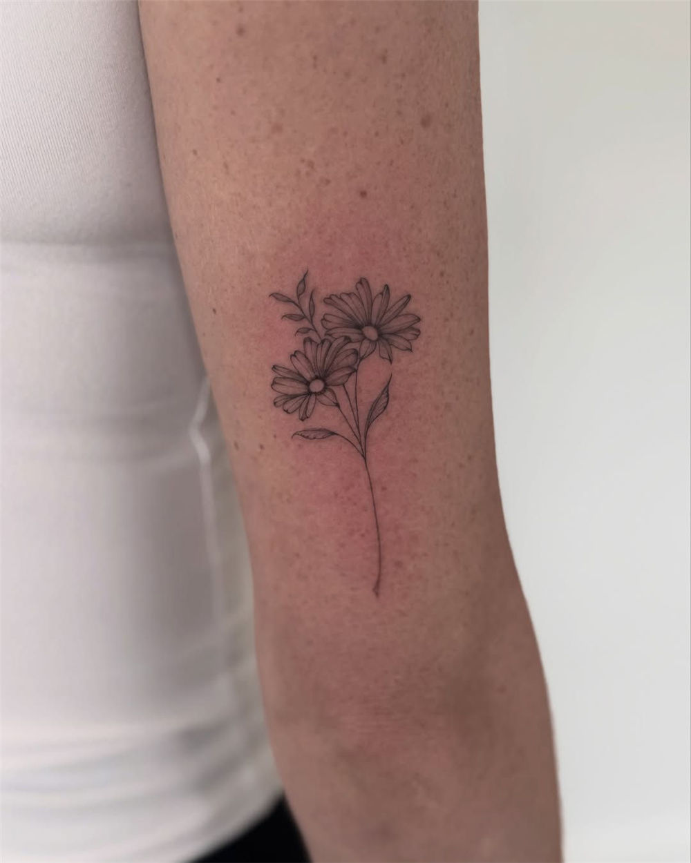 50+ Minimalist Tattoos for Girl with Meaning
