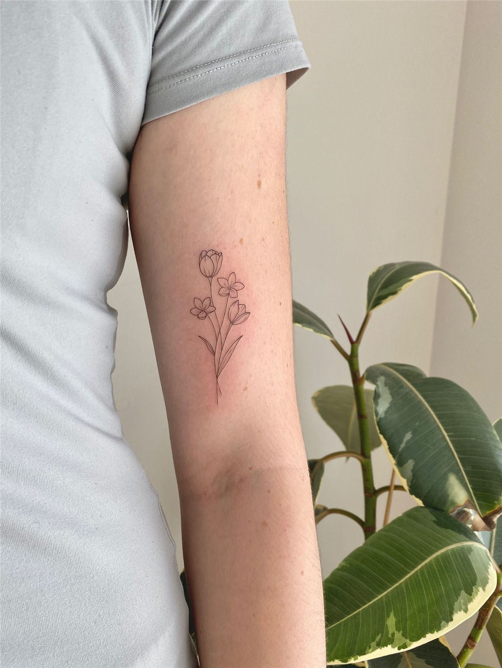 50+ Minimalist Tattoos for Girl with Meaning