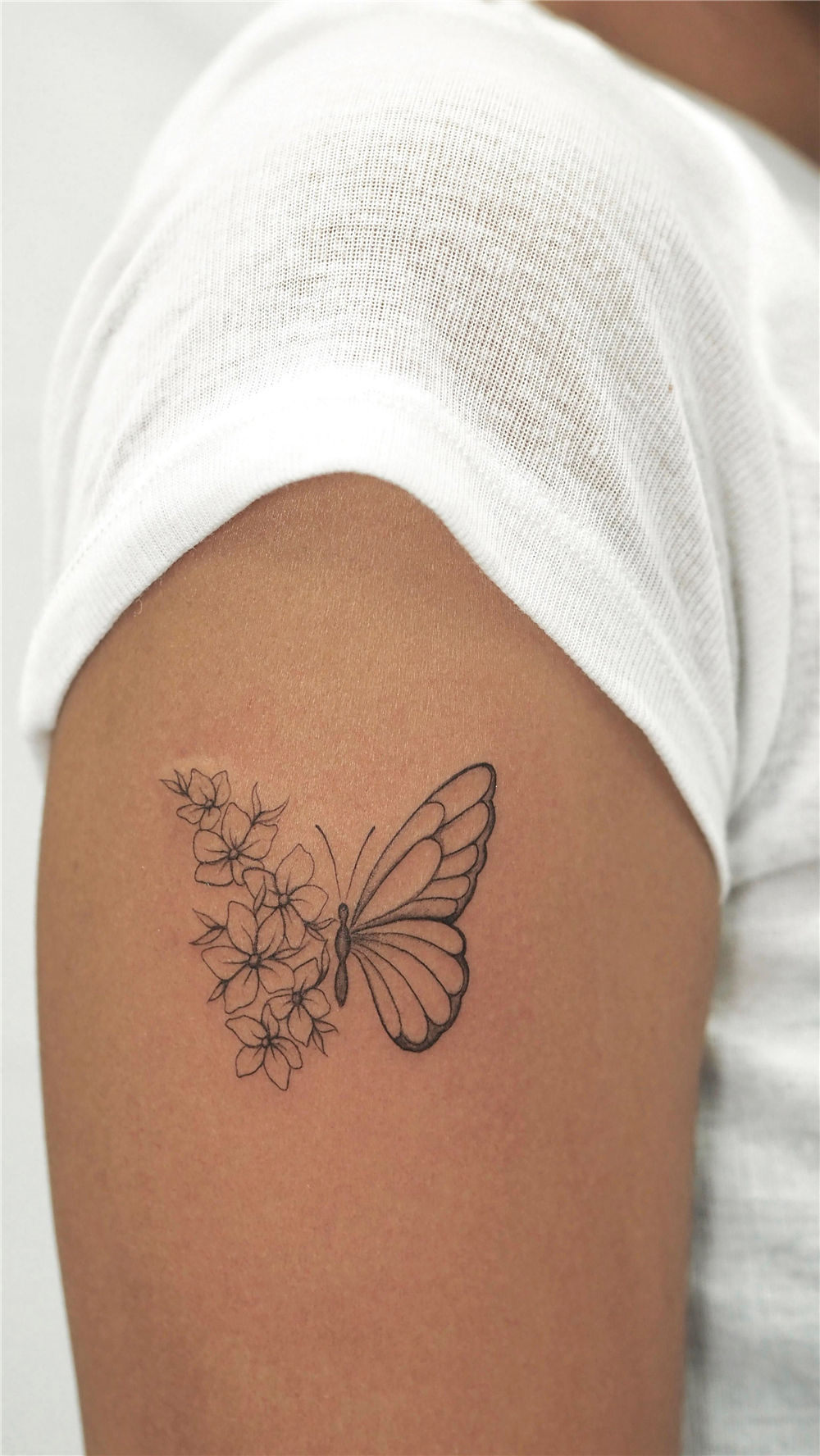 50 Fine Line Tattoo List: The Best of Minimalist Ink