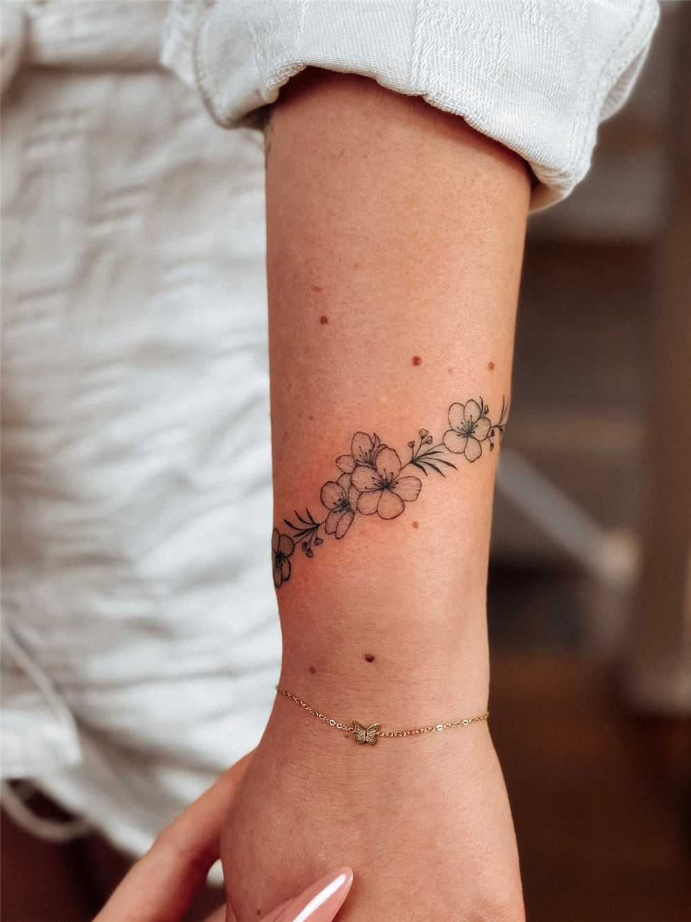 50 Fine Line Tattoo List: The Best of Minimalist Ink