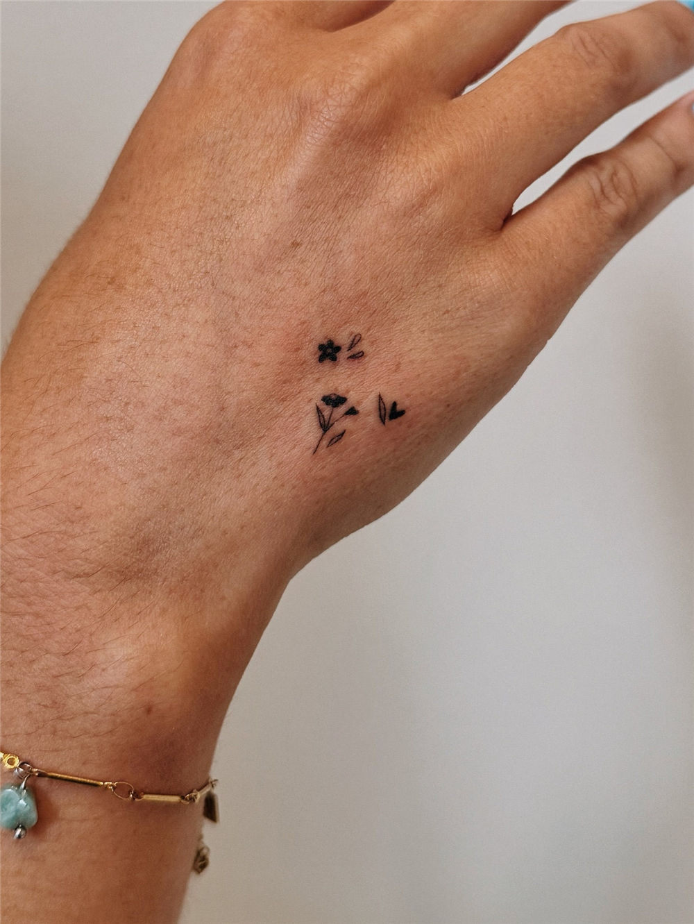 50 Fine Line Tattoo List: The Best of Minimalist Ink