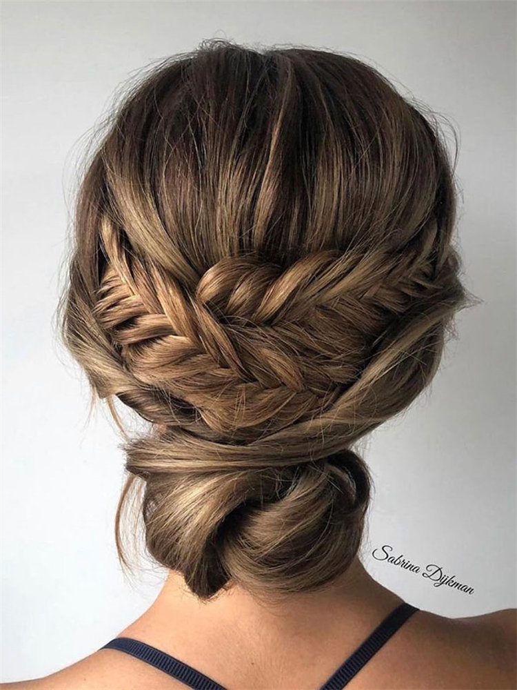 Elegant updo hairstyles for any length and occasion, include low Bun, messy updo and more. If you want to creat updo hairstyle, you can browse our website from time to time. #updos #updohairstyle #bunhairstyles