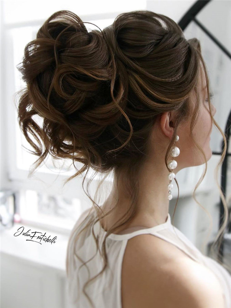 Elegant updo hairstyles for any length and occasion, include low Bun, messy updo and more. If you want to creat updo hairstyle, you can browse our website from time to time. #updos #updohairstyle #bunhairstyles