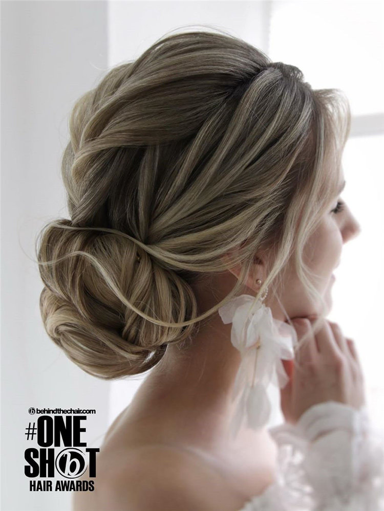 Elegant updo hairstyles for any length and occasion, include low Bun, messy updo and more. If you want to creat updo hairstyle, you can browse our website from time to time. #updos #updohairstyle #bunhairstyles