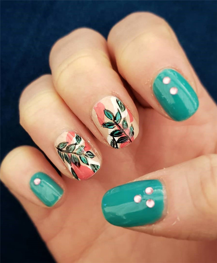 Are you looking for the nails designs for spring? we have found 40 stylish flowers nails ideas. From purplr lavender nails to rose nails and more. You will finding a nail art that you love and that suits spring. #springnails #flowersnails #summernails