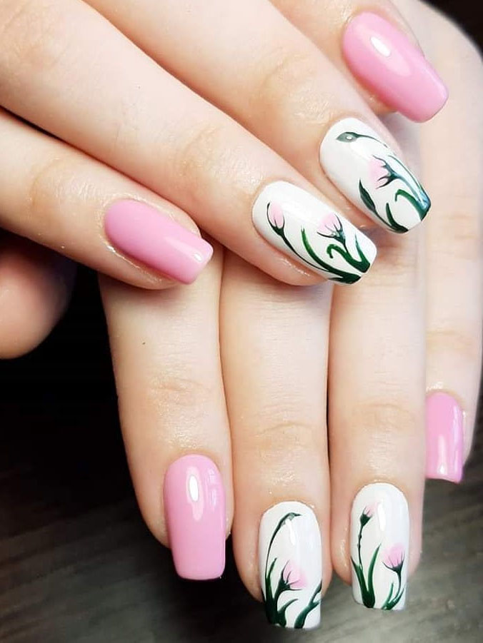 Are you looking for the nails designs for spring? we have found 40 stylish flowers nails ideas. From purplr lavender nails to rose nails and more. You will finding a nail art that you love and that suits spring. #springnails #flowersnails #summernails