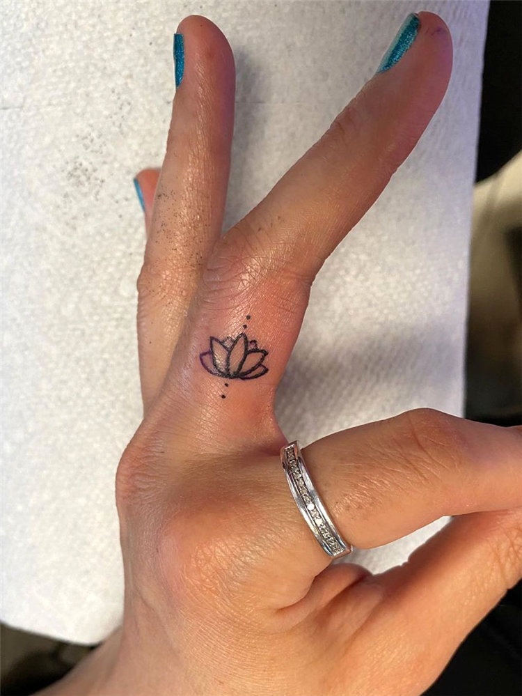 30 Simple  and Small  Finger Tattoos  that You ll Want to 