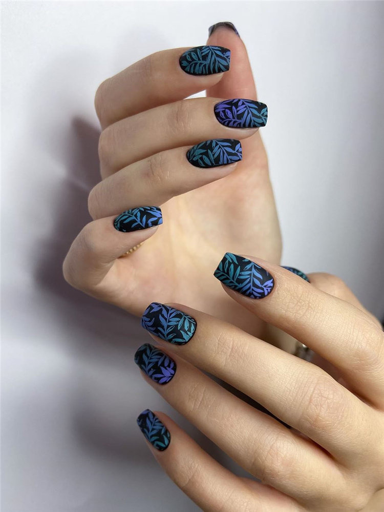 Black nail art has become one of the hottest looks in nails. We have found 40 edgy black nails designs ideas include french nails, square, round. Balck nail would be perfect for a any occasion.  #blacknails #nailart #nails