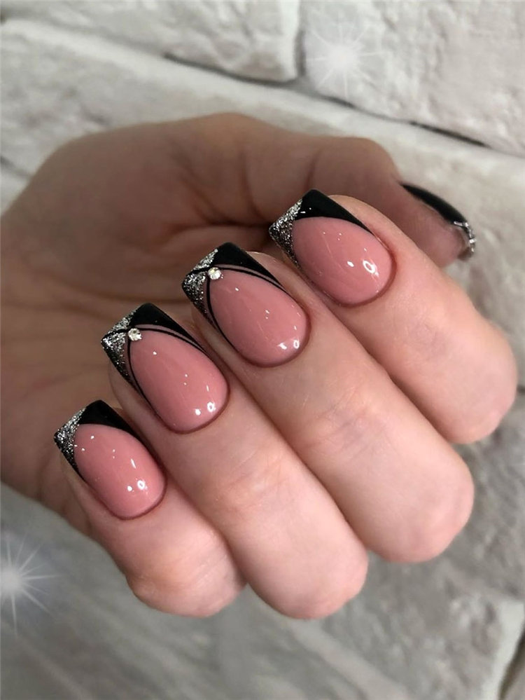 Black nail art has become one of the hottest looks in nails. We have found 40 edgy black nails designs ideas include french nails, square, round. Balck nail would be perfect for a any occasion.  #blacknails #nailart #nails