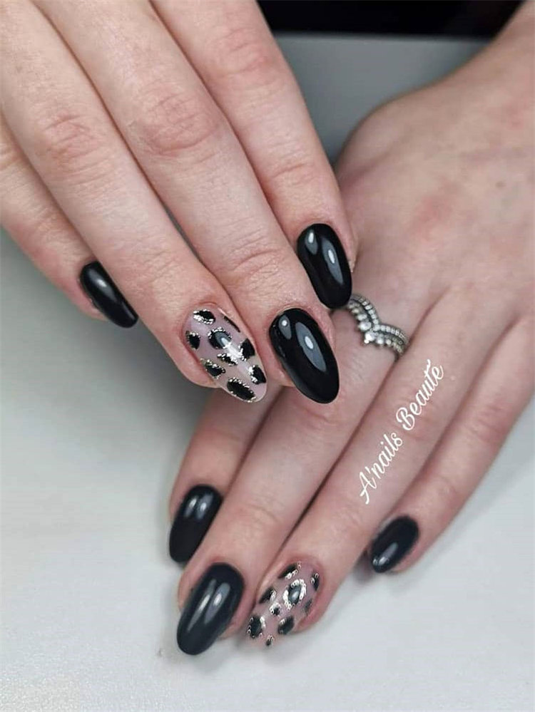 Black nail art has become one of the hottest looks in nails. We have found 40 edgy black nails designs ideas include french nails, square, round. Balck nail would be perfect for a any occasion.  #blacknails #nailart #nails