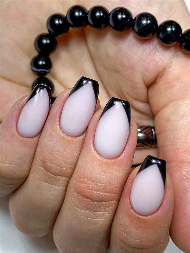 Black nail art has become one of the hottest looks in nails. We have found 40 edgy black nails designs ideas include french nails, square, round. Balck nail would be perfect for a any occasion.  #blacknails #nailart #nails