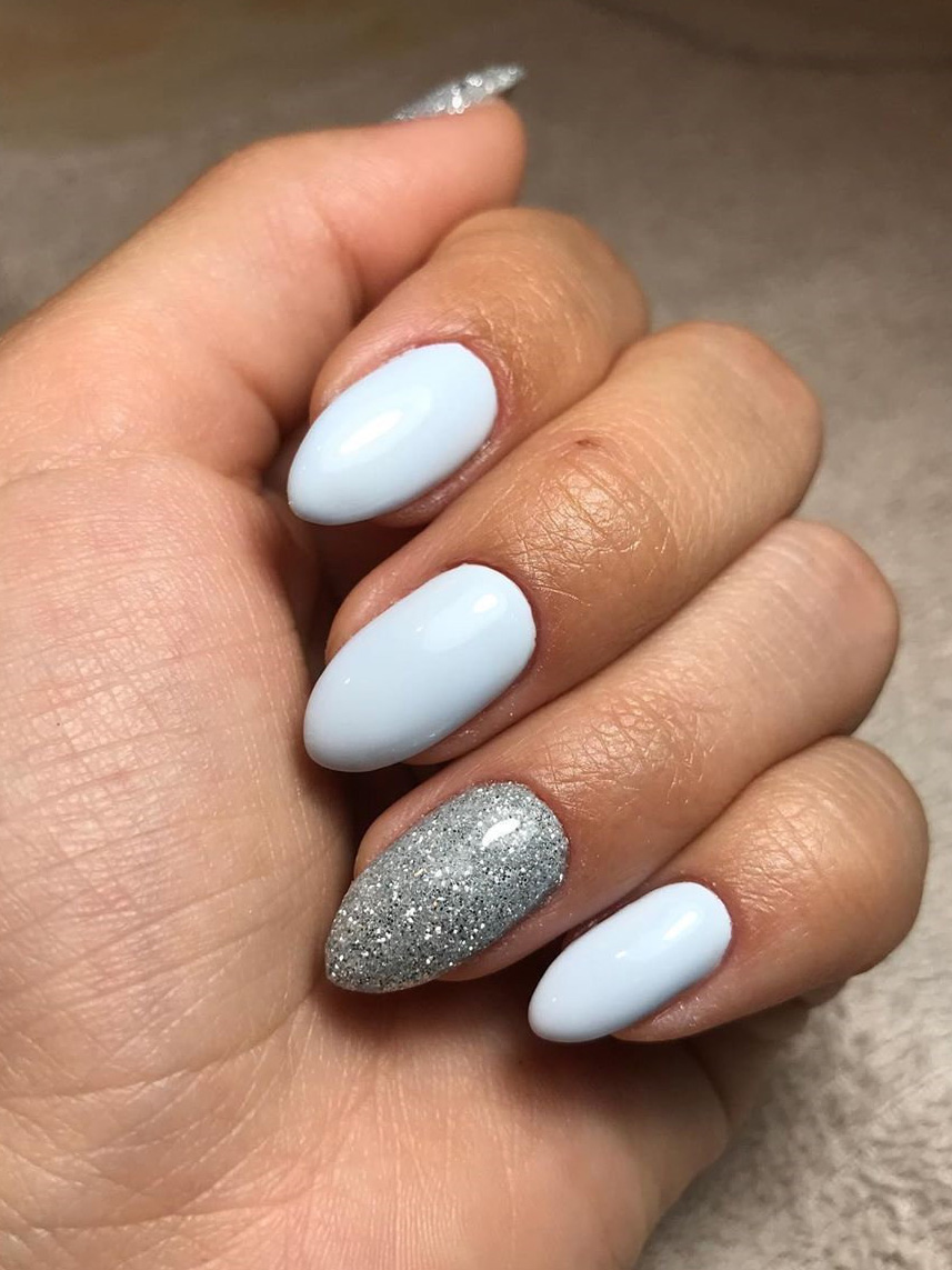 Longing for almond nails designs for summer nails? Today we have 31 almond nail ideas to show you. Almond nail design look so stylish and pretty that you can try different design and colors. This manicure is perfect for the summer. #almondnails #almondnailsdesigns #summernails #nailideas