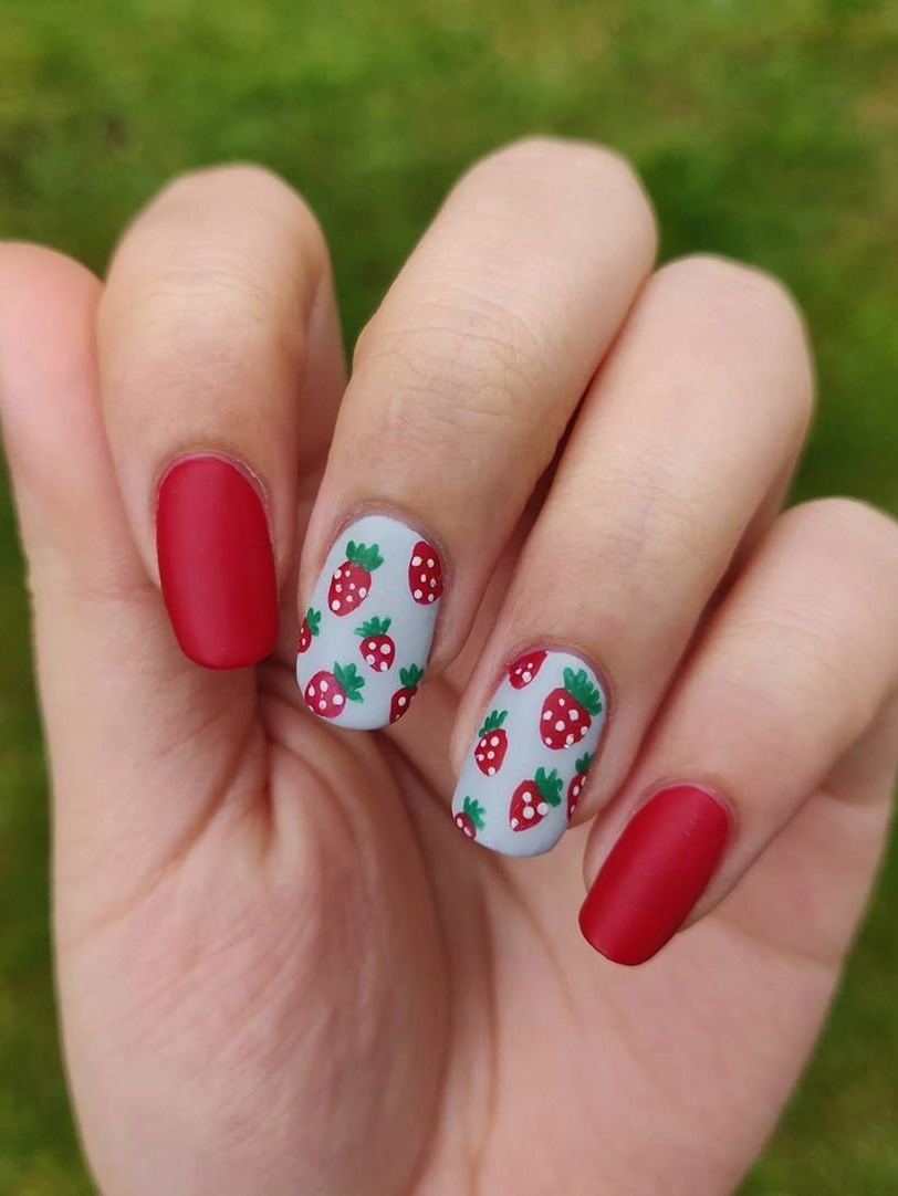 Longing for summer nails designs? Today we have 35 fruit nails to show you. fruit nail designs look so cute and pretty that you can try different design. This manicure is perfect for the summer. #fruitnails #nailsdesigns #summernails #nailideas