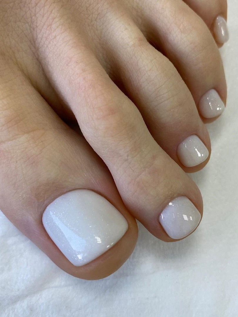 Longing for toe nail art designs? Which pedicure toe nail colors looks more fashion? Today we have 50 cute toe nail art ideas for summer. you will find the best toe nail art design and color. #toenails #summernails #nailideas